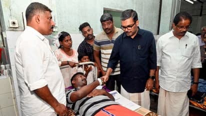 ആലപ്പുഴ ലഹരി മാഫിയ ആക്രമണം; പരുക്കേറ്റ ഉദ്യോഗസ്ഥരെ സന്ദര്ശിച്ച് മന്ത്രി
