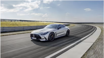 എതിരാളികൾ കരുതിയിരിക്കുക, മെഴ്സിഡസ് ബെൻസിന്റെ പുതിയ അവതാരം, പുത്തൻ ഭാവത്തിൽ എഎംജി ജിടി കൂപ്പെ ഇതാ എത്തി!