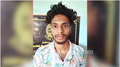 തിയേറ്ററിനുള്ളിലെ ഇരുട്ടിൽ പെണ്‍കുട്ടിക്ക് നേരെ ലൈംഗികാതിക്രമം, സീറ്റിന് പുറകിലൂടെ കടന്നുപിടിച്ചു, അറസ്റ്റ് 