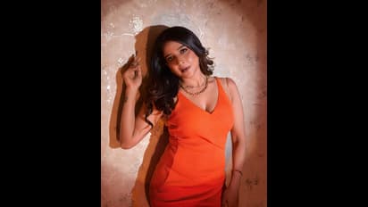 "டீ கப்பில் விஸ்கி".. என்ன சொல்லவரிங்க சாக்ஷி அகர்வால்?.. போட்டோஷூட் பார்த்து கிரங்கிபோன ரசிகர்கள்!