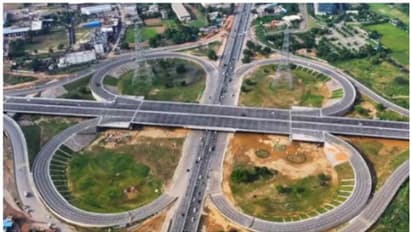 "എഞ്ചിനീയറിംഗ് വിസ്‍മയം.." സൂപ്പര്‍ റോഡിന്‍റെ ദൃശ്യങ്ങള്‍ പുറത്തുവിട്ട് ഗഡ്‍കരി, അമ്പരന്ന് രാജ്യം!