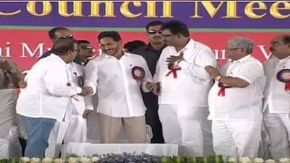 దసరాలోపు పెండింగ్ డీఏ విడుదల: ఏపీఎన్జీఓ మహాసభల్లో చంద్రబాబుపై ఫైర్