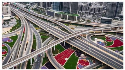 ഇവിടെ ഗതാഗതം ഏറ്റവും സുഗമം; 10 കിലോമീറ്റര് താണ്ടാന് വേണ്ടത് വെറും 12 മിനിറ്റ്, പട്ടികയില് ഈ ഗള്ഫ് നഗരവും
