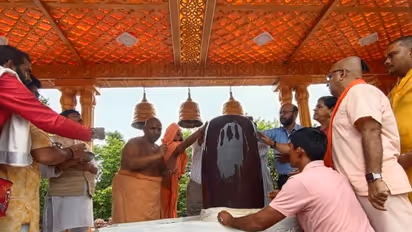 அயோத்தி ராமர் கோயிலுக்கு வந்த நர்மதேஷ்வர் சிவலிங்கம்! இந்துக்களுடன் முஸ்லிம்களும் சேர்ந்து அமோக வரவேற்பு!