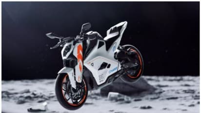 വരുന്നൂ, പുതിയ അൾട്രാവയലറ്റ് F77 മാക് 2