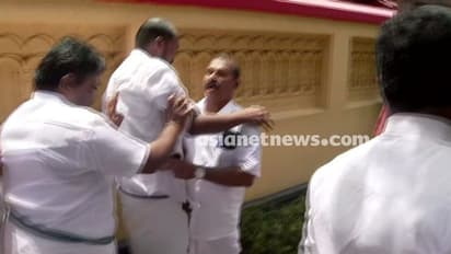 എസി മൊയ്തീന്റെ വീട്ടിലേക്ക് യുഡിഎഫ് മാർച്ച്; അടിച്ചോടിച്ച് സിപിഎം പ്രവർത്തകർ