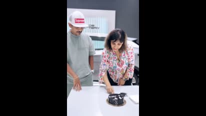 ಪತ್ನಿಗೆ ಐಷಾರಾಮಿ ಕಾರು ಗಿಫ್ಟ್ ಮಾಡಿದ ಅಕುಲ್ ಬಾಲಾಜಿ; ಫೋಟೋ ವೈರಲ್!