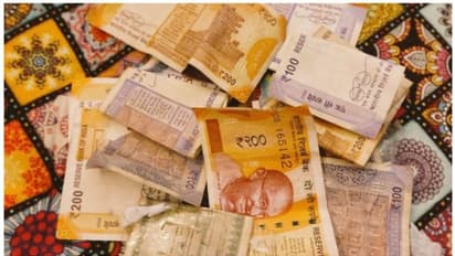 പരീക്ഷ പാസാക്കാന്‍ ടീച്ചര്‍ക്ക് നൂറും ഇരുനൂറും കൈക്കൂലി; വിചിത്രമായ പരീക്ഷ നടത്തിപ്പ് പങ്കുവച്ച് ഐപിഎസ് ഓഫീസർ!