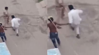  என்னையே பிடிக்க வரியா! கத்தியுடன் துரத்திய கஞ்சா கும்பல்! கத்தியபடி ஓடிய காவலர்.! வைரல் வீடியோ.!