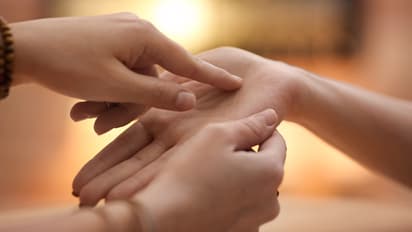 ಕೈಯಲ್ಲಿ ಈ ರಾಜಯೋಗದ ಚಿಹ್ನೆ ಇದ್ರೆ ಸಾಕು...ಸಾಯೋವರೆಗೂ ಶ್ರೀಮಂತಿಕೆ ಅನುಭವಿಸುತ್ತೀರಿ