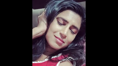 49 வயதில் மிட்நைட் மேட்னஸ் போஸ் கொடுத்த கஸ்தூரி! என்ன மேடம் நைட் ரொம்ப மூடா? தெறிக்க விட்ட நெட்டிசன்ஸ்!