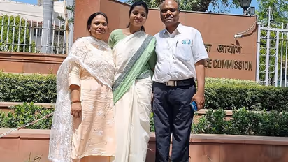Inspiring story of Anshika, who did not lose hope and cleared the UPSC exams in 5th attempt