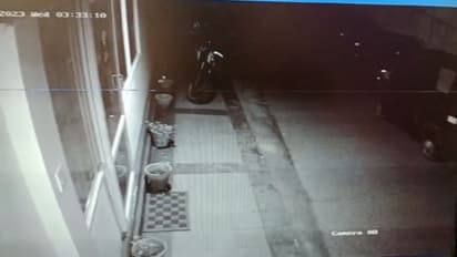 മുഖം മറച്ചെത്തി പാതയോരത്ത് നിര്ത്തിയിട്ട ഓട്ടോ അടിച്ചുമാറ്റി യുവാവ്, പരാതി