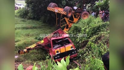 മറിഞ്ഞ മിനിലോറി ഉയർത്താനെത്തിയ ക്രെയിൻ മറിഞ്ഞ് ഓപ്പറേറ്റർ മരിച്ചു