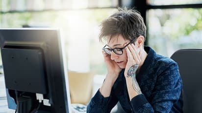 ബാത്ത് റൂമില് പോകുമ്പോഴും ഭക്ഷണം കഴിക്കാന് പോകുമ്പോഴും ഒപ്പിട്ടിട്ട് പോകണമെന്ന് നിർദ്ദേശം; വൈറലായ കുറിപ്പ് !