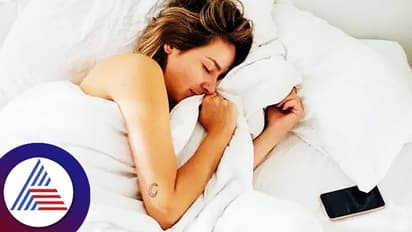 ಅಲರಾಂಗೆ ಅಂತ ದಿಂಬಿನ ಕೆಳಗೆ ಮೊಬೈಲ್ ಇಡ್ತೀರಾ? ತುಂಬಾ ಡೇಂಜರ್ ಇದು!