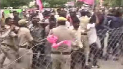 వరంగల్ లో వినయ్ భాస్కర్ క్యాంప్ ఆఫీస్ వద్ద ఉద్రిక్తత : బీజేపీ, బీఆర్ఎస్ వర్గాల మధ్య ఘర్షణ