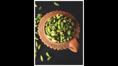 உயர் இரத்த அழுத்தத்தைக் கட்டுப்படுத்த உதவும் ஏலக்காய்.. எப்படி தெரியுமா?