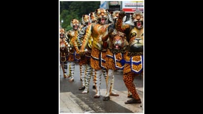 തൃശ്ശൂരില് ഇക്കുറി പുലികളി വേണ്ടെന്നുവച്ച തീരുമാനം ഏകപക്ഷീയം, കോർപ്പറേഷൻ നിലപാട് തിരുത്തണമെന്ന് സംഘാടക സമിതി