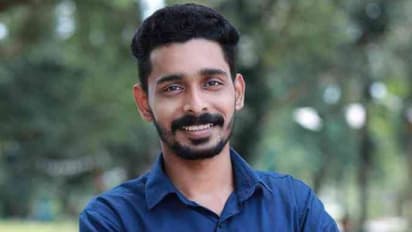 നൈറ്റ് ഷിഫ്റ്റ് കഴിഞ്ഞ് ചായകുടിക്കാനിറങ്ങി, ബൈക്കിൽ കണ്ടൈയ്നർ ലോറി ഇടിച്ചു കയറി, ഹൗസ് സർജന് ദാരുണാന്ത്യം