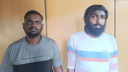 പൊടിക്കാൻ ഉപയോഗിക്കുന്ന ക്രഷിങ് മെഷീൻ, മൊബൈലുകൾ, അമേരിക്കൻ ഡോളർ, വയനാട്ടിൽ മയക്കുമരുന്നുമായി 2 -പേർ പിടിയിൽ