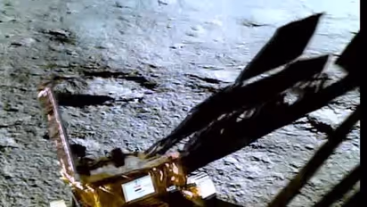 ಚಂದ್ರನ ಮೇಲಿನ ಕುಳಿಗಳ ಅಧ್ಯಯನ ಆರಂಭಿಸಿದ ರೋವರ್, ಇಸ್ರೋ ಸಾಧನೆಗೆ ಸಲಾಂ!