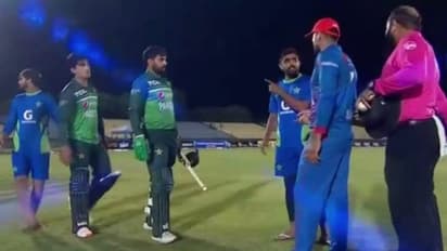 വിവാദമായ റണ്ണൗട്ട്: അഫ്ഗാന്‍ താരം മുഹമ്മദ് നബിയോട് ക്രുദ്ധനായി പാകിസ്ഥാന്‍ ക്യാപ്റ്റന്‍ ബാബര്‍ അസം - വീഡിയോ