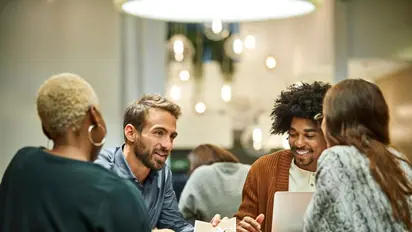 Learn 7 basic ettiquetes of attending office meetings 