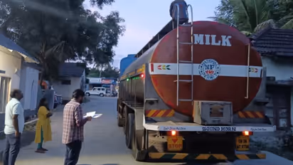 ചെക്ക് പോസ്റ്റുകളിൽ ഭക്ഷ്യ ഉത്പന്നങ്ങളുടെ കർശന പരിശോധന തുടങ്ങി; മത്സ്യങ്ങളുടെ ഉൾപ്പെടെ സാമ്പിളുകൾ ശേഖരിച്ചു