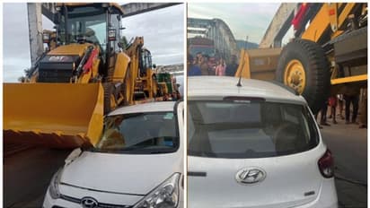 വടകരയിൽ ലോറിയിൽ കൊണ്ടുപോയ ജെസിബി കാറിന് മുകളിൽ തട്ടി അപകടം