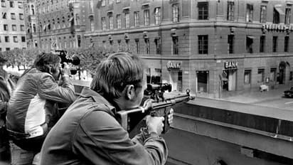 എന്താണ് സ്റ്റോക്ക്ഹോം സിൻഡ്രോം?;  ഇരയും വേട്ടക്കാനും തമ്മില്‍ സൗഹൃദം സാധ്യമോ? 