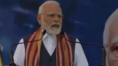 PM Modi stops his address, asks medical team to check on fainted SPG personnel (WATCH)