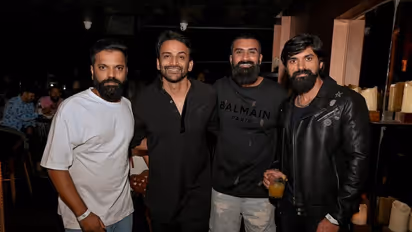 ಚಿತ್ರರಂಗದ ಸ್ನೇಹಿತರ ಜೊತೆ ಪಬ್‌ನಲ್ಲಿ ಡಾಲಿ ಧನಂಜಯ್ ಬರ್ತಡೇ ಪಾರ್ಟಿ; ಫೋಟೋ ವೈರಲ್!