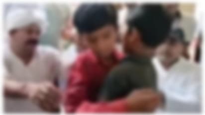 സ്നേഹ ചുംബനങ്ങൾ കൈമാറി സഹപാഠികൾ; മർദ്ദനമേറ്റ കുട്ടിയെ സഹപാഠിയെ കൊണ്ട് ആലിംഗനം ചെയ്യിച്ച് ബികെയു നേതാക്കൾ