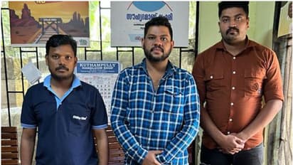 മദ്യവില്പ്പനശാല അടച്ചതിന് ശേഷം മദ്യ വില്പ്പന; കണ്സ്യൂമര്ഫെഡ് ജീവനക്കാരനടക്കം മൂന്നു പേര് പിടിയിൽ