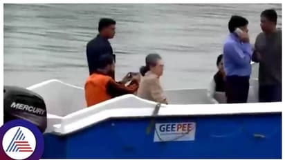 ಕಾಶ್ಮೀರದಲ್ಲಿ ಪುತ್ರನ ಭೇಟಿಗೆ ಸೋನಿಯಾ ಬೋಟ್‌ ಸಂಚಾರ, ಇಂದು ಮಗಳು ಅಳಿಯನ ಜತೆ ಸುತ್ತಾಟ