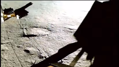 நிலவு ஆய்வில் புதிய மைல்கல்! தென் துருவத்தில் சல்பர் இருப்பதை உறுதி செய்தது சந்திரயான்-3!