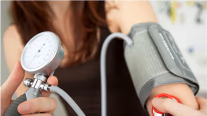 ഉയര്‍ന്ന രക്തസമ്മര്‍ദ്ദം നിയന്ത്രിക്കാന്‍ പതിവായി കഴിക്കാം ഈ പഴങ്ങളും പച്ചക്കറികളും...