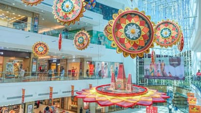 ഓണത്തിന് ഇരട്ടി മധുരവുമായി ലുലുവിന് ലോക റെക്കോർഡ്, 30 അടിയുള്ള ഹാങ്ങിങ് പൂക്കളത്തിന് അംഗീകാരം