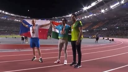 ಚಿನ್ನ ಗೆದ್ದ ನೀರಜ್‌ನ ಬಂಗಾರ ನಡೆ, ಧ್ವಜರಹಿತ ಪಾಕ್‌ನ ಅರ್ಶದ್ ಕರೆದು ತಿರಂಗ ಪಕ್ಕಕ್ಕೆ ನಿಲ್ಲಿಸಿದ ಚೋಪ್ರಾ!