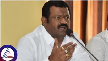 ಕಾಂಗ್ರೆಸ್ ಸೇರುವ ಸುಳಿವು ನೀಡಿದ ಮುನೇನಕೊಪ್ಪ? ಬಿಜೆಪಿ ಇನ್ನೊಂದು ವಿಕೆಟ್ ಪತನ