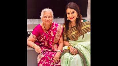 ನೆಲದಲ್ಲಿ ಕುಳಿತಿದ್ದ ನಟಿ ಕಾವ್ಯಾ ಗೌಡರನ್ನು ತಮ್ಮ ಪಕ್ಕದಲ್ಲೇ ಕೂರಿಸಿಕೊಂಡ ಸುಧಾ ಮೂರ್ತಿ!