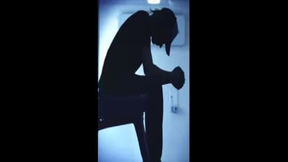 సెల్‌ఫోన్‌  పోయిందని యువకుడి ఆత్మహత్య.. 