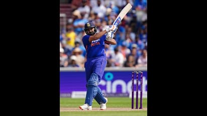 ಪಾಕ್ ವಿರುದ್ಧ ಗಳಿಸಿದ್ದು 11 ರನ್ ಮಾತ್ರ, ಆದರೂ ತೆಂಡೂಲ್ಕರ್ ದಾಖಲೆ ಸರಿಗಟ್ಟಿದ ರೋಹಿತ್ ಶರ್ಮಾ!