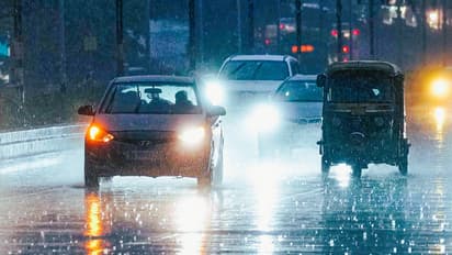 தமிழகத்தில்  8 மாவட்டங்களில் கன மழை எச்சரிக்கை... எந்த எந்த மாவட்டங்கள் தெரியுமா.? வானிலை மையம் தகவல்