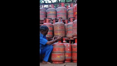 மத்திய அரசின் சமையல் எரிவாயு மானியம் நீட்டிப்பு! ஒரு சிலிண்டர் ரூ.603 க்குக் கிடைக்கும்!