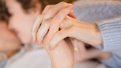 ముద్దు పెట్టుకుంటే ఇన్ని సమస్యలా?