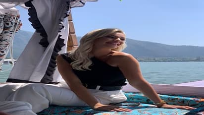 ‘புது வெள்ளை மழை இங்கு பொழிகின்றது’... காஷ்மீர் அழகில் சொக்கிப் போன உலக அழகி!