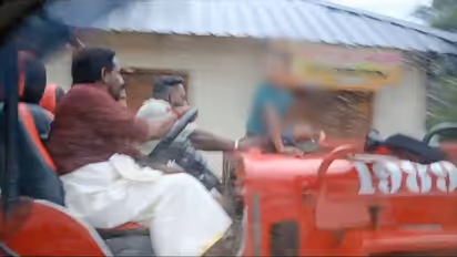 ഓണാഘോഷത്തിന് കുട്ടിയെ ജീപ്പിന്റെ ബോണറ്റിലിരുത്തി അപകട യാത്ര; അച്ഛൻ അറസ്റ്റില്