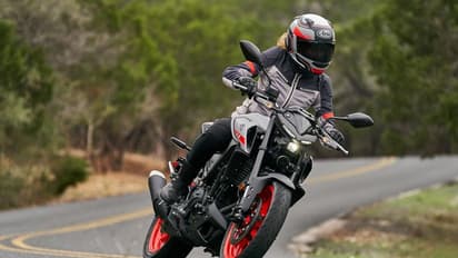 ഇരട്ട സിലിണ്ടർ എഞ്ചിനുകളുമായി വരുന്ന മൂന്ന് കിടിലൻ മോട്ടോർസൈക്കിളുകള്